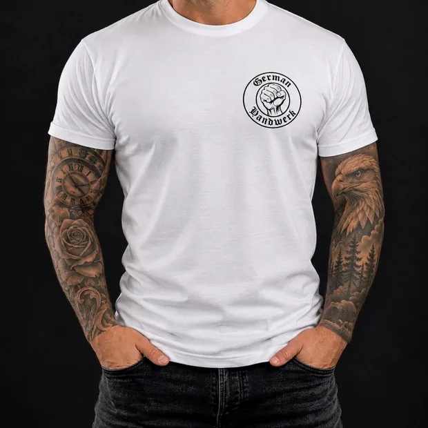 Weißes Herren-T-Shirt mit dem Zeichen von German Handwerk in schwarzem Druck auf der linken Brust.